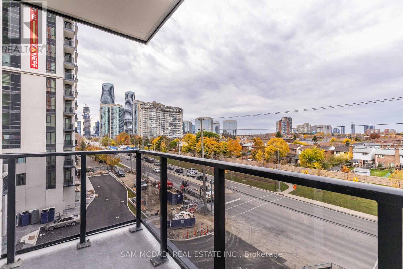 404 - 204 Burnhamthorpe Road, Mississauga, Ontario  L5A 4L4 - Photo 18 - W12728172