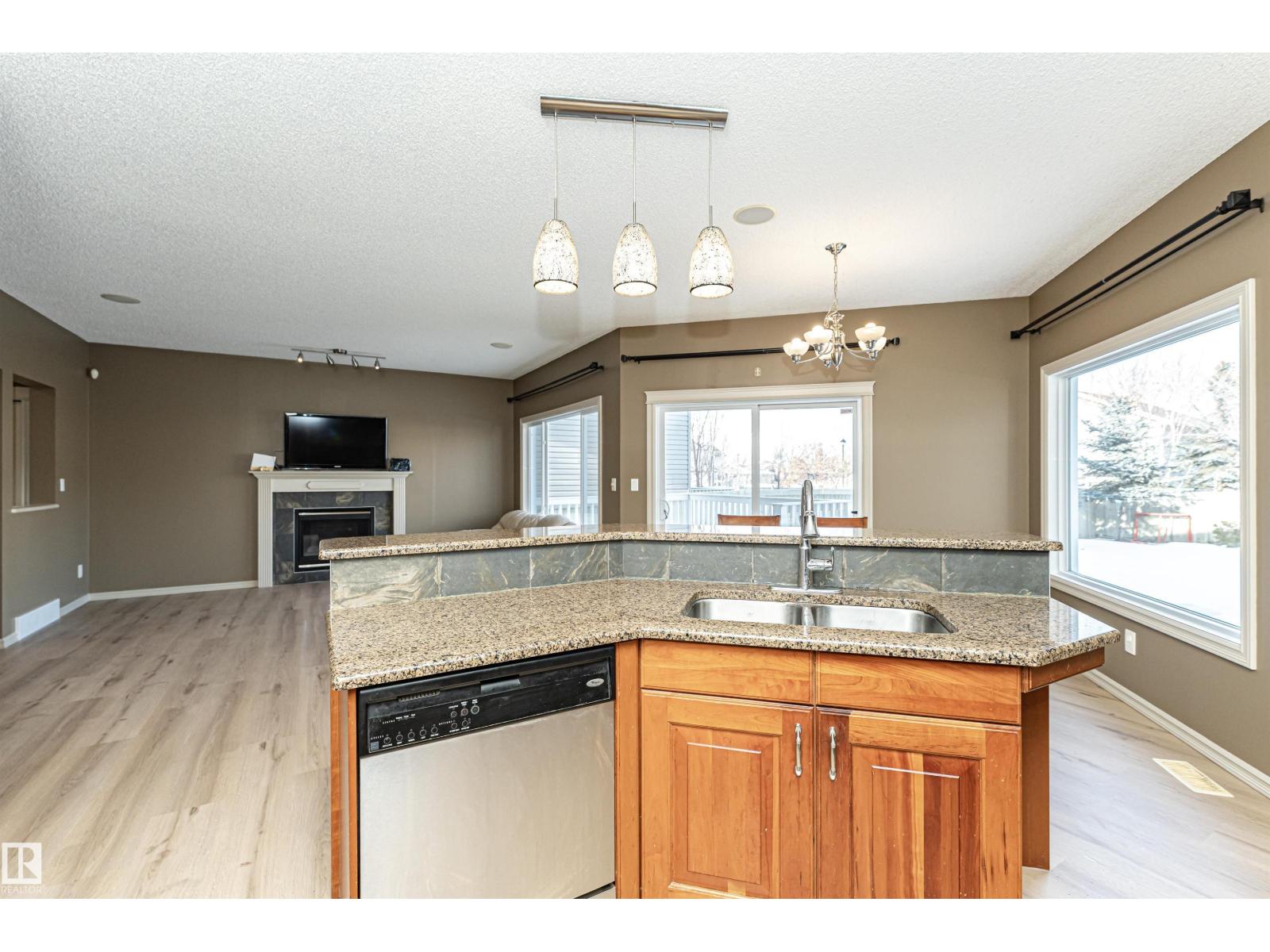 1612 Lacombe Ct Nw, Edmonton, Alberta  T6R 3T4 - Photo 12 - E4471054