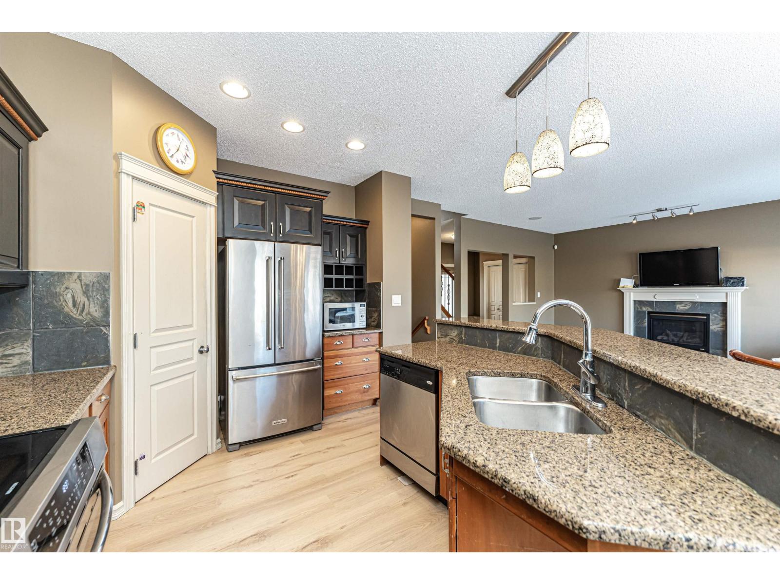 1612 Lacombe Ct Nw, Edmonton, Alberta  T6R 3T4 - Photo 13 - E4471054