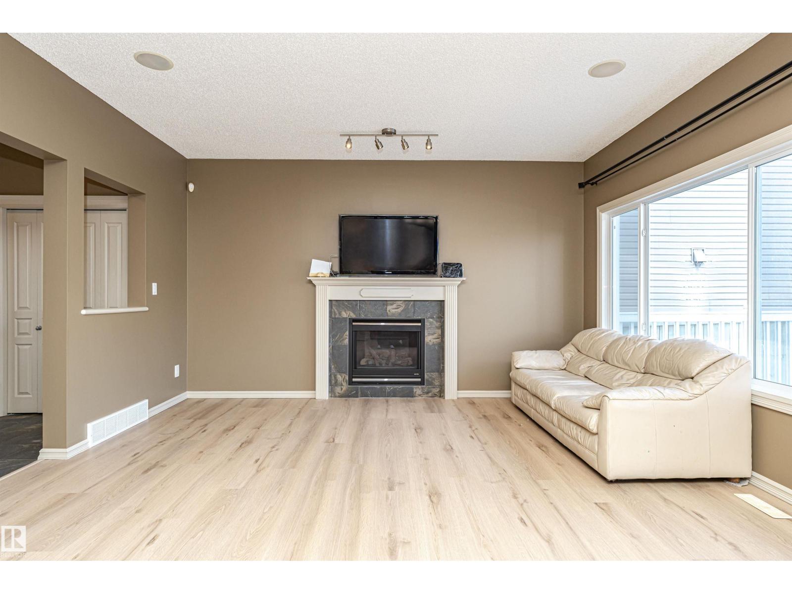 1612 Lacombe Ct Nw, Edmonton, Alberta  T6R 3T4 - Photo 7 - E4471054