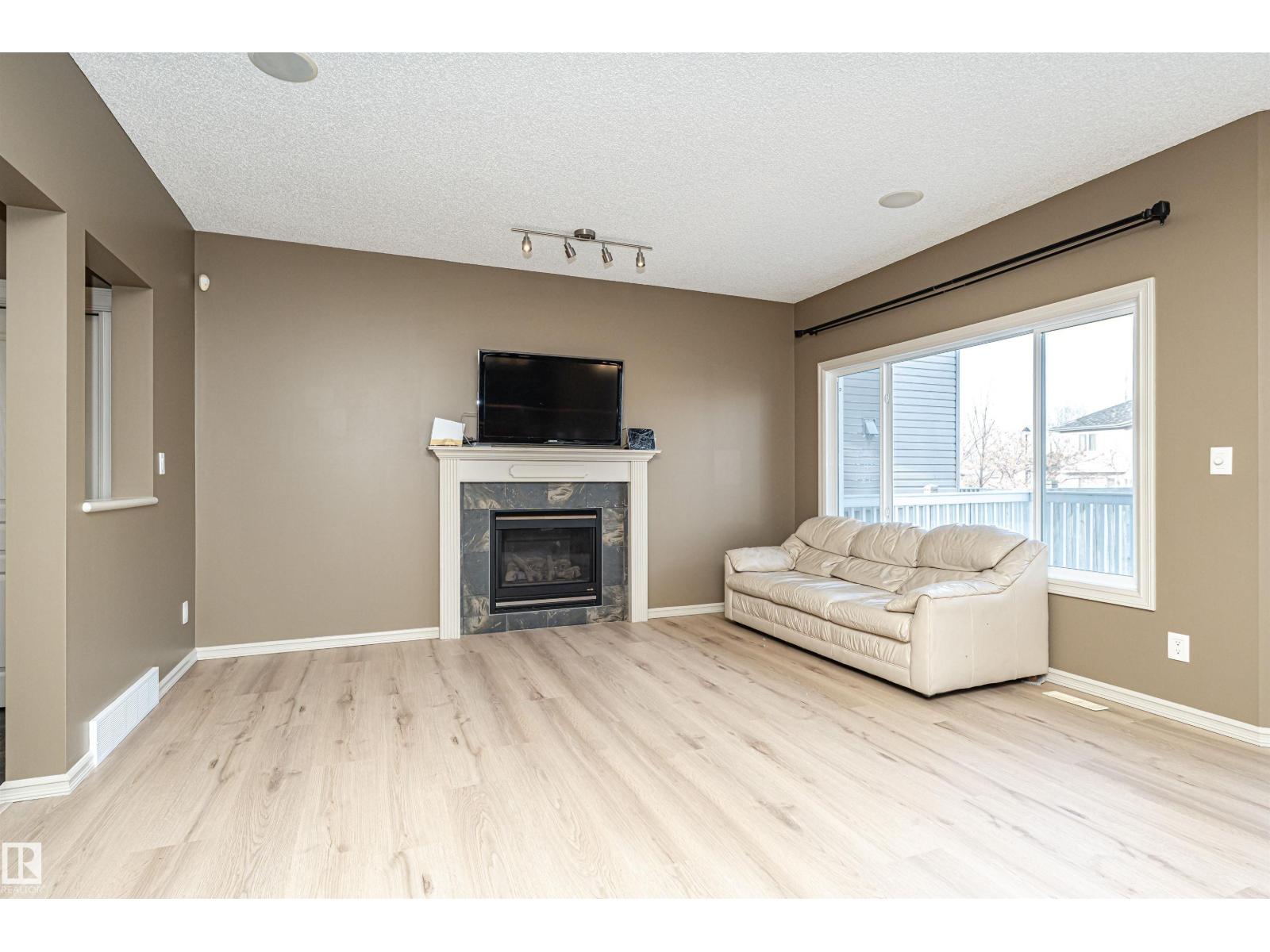 1612 Lacombe Ct Nw, Edmonton, Alberta  T6R 3T4 - Photo 8 - E4471054