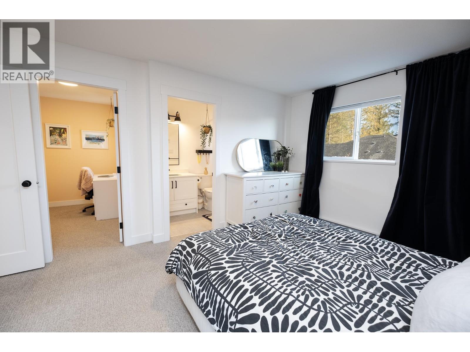 1078 Celia Crescent, Gibsons, British Columbia  V0N 1V7 - Photo 4 - R3080608