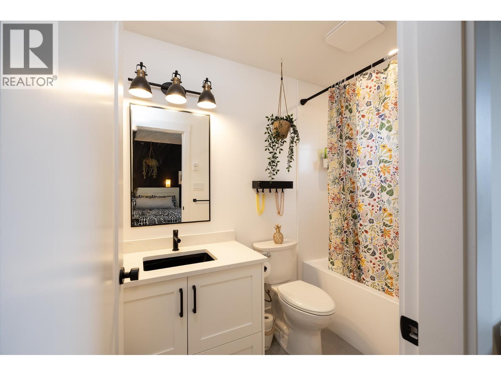 1078 Celia Crescent, Gibsons, British Columbia  V0N 1V7 - Photo 7 - R3080608