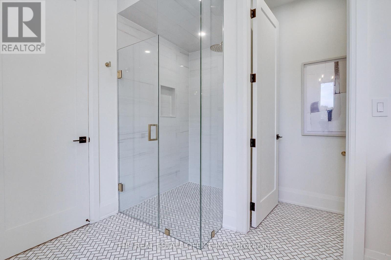 18 Beaverbrook Avenue, Toronto, Ontario  M9B 2M9 - Photo 18 - W12669678