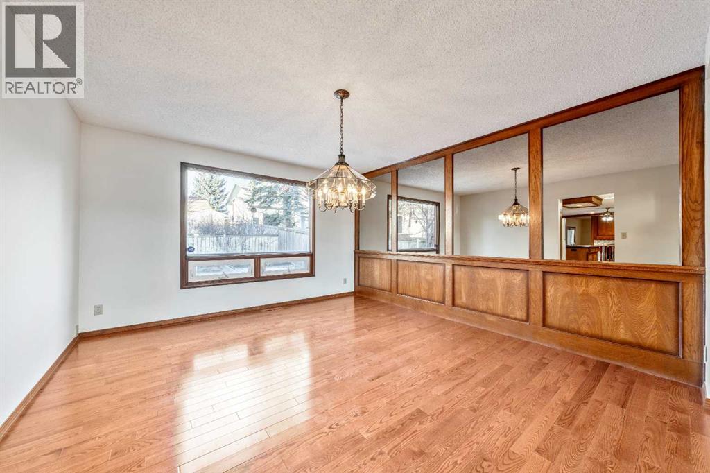 40 Edforth Road Nw, Calgary, Alberta  T3A 3V7 - Photo 4 - A2281259