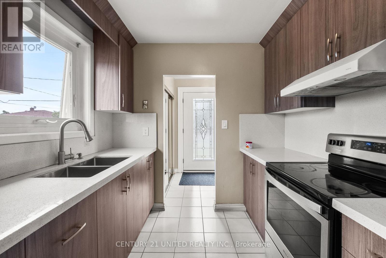 84 Goldsboro Road, Toronto, Ontario  M9L 1A7 - Photo 13 - W12728208