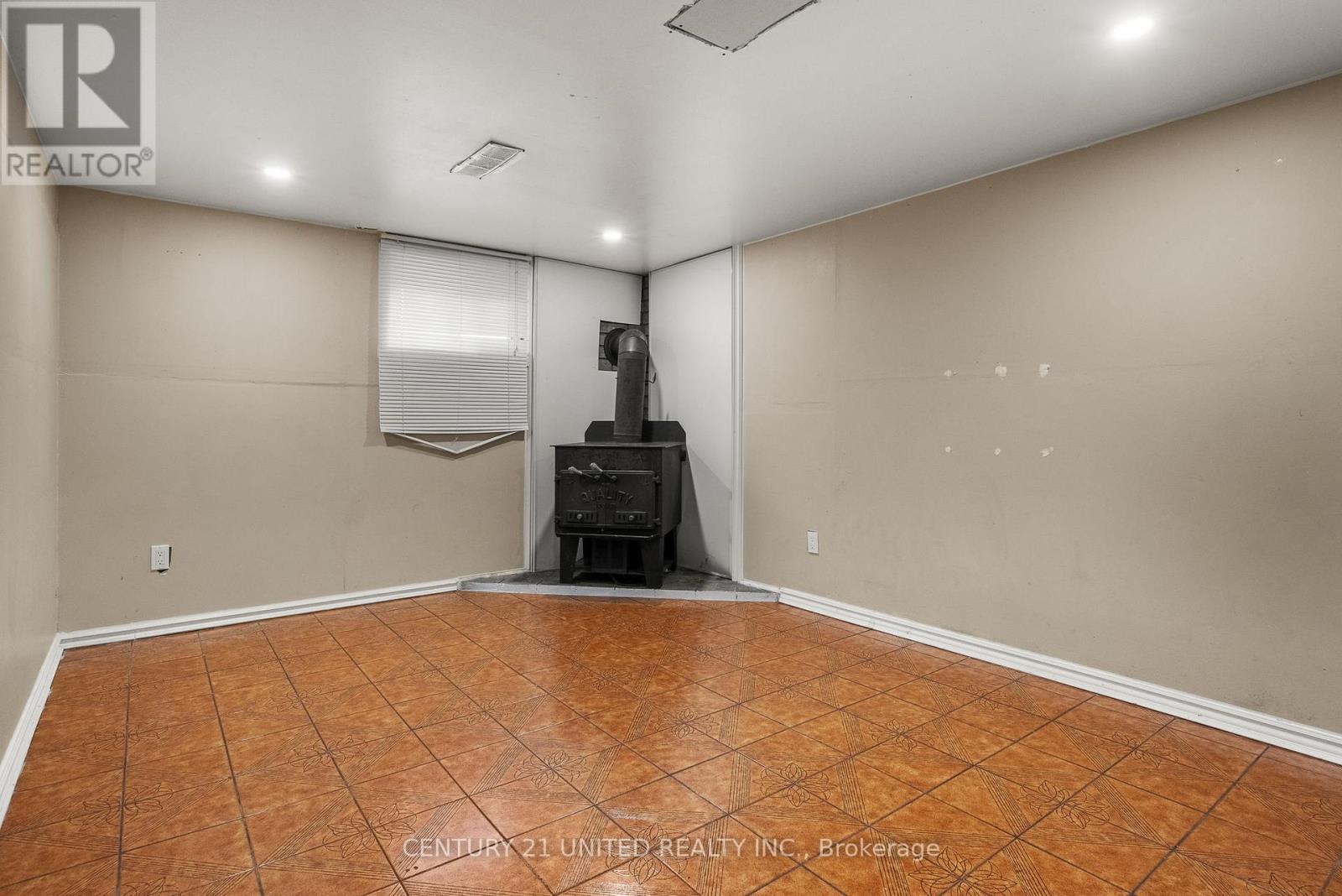 84 Goldsboro Road, Toronto, Ontario  M9L 1A7 - Photo 30 - W12728208