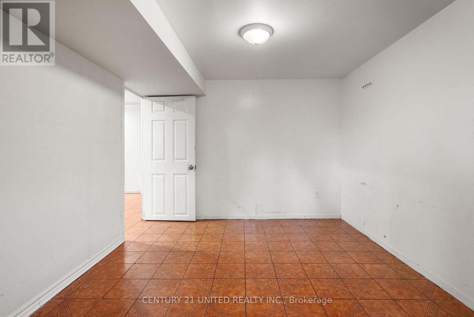 84 Goldsboro Road, Toronto, Ontario  M9L 1A7 - Photo 36 - W12728208