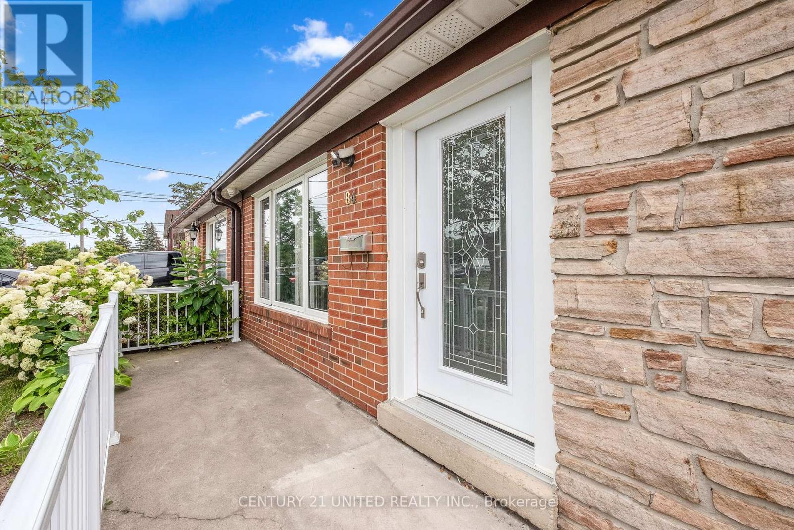 84 Goldsboro Road, Toronto, Ontario  M9L 1A7 - Photo 5 - W12728208