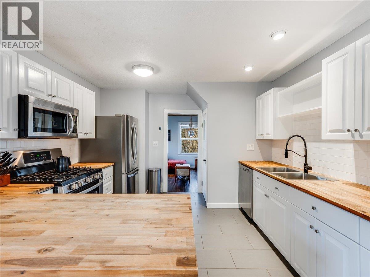 657 Shakespere Street, Warfield, British Columbia  V1R 2B1 - Photo 5 - 10373807