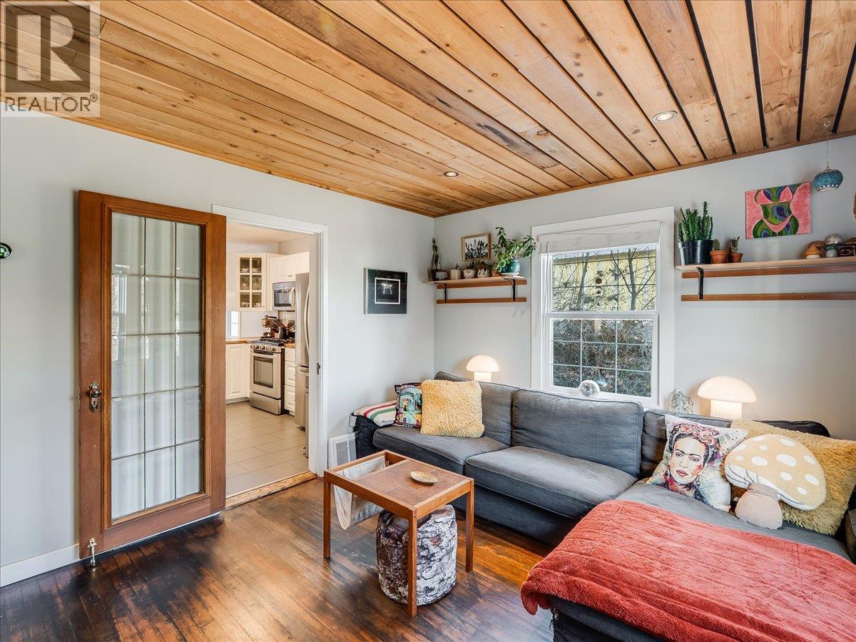 657 Shakespere Street, Warfield, British Columbia  V1R 2B1 - Photo 16 - 10373807