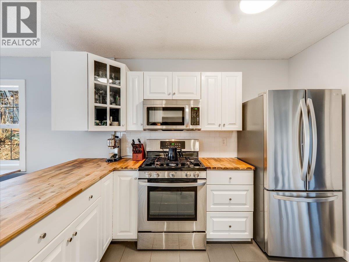 657 Shakespere Street, Warfield, British Columbia  V1R 2B1 - Photo 7 - 10373807