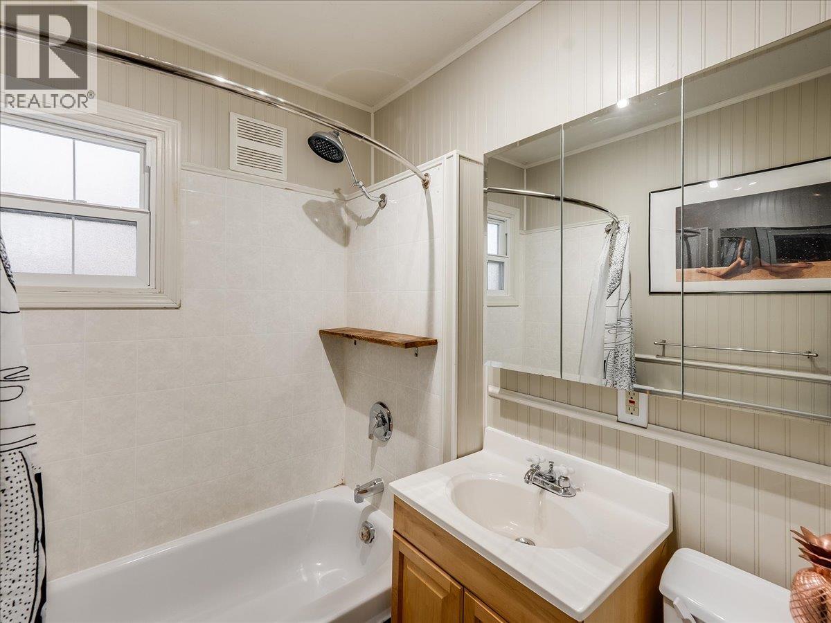 657 Shakespere Street, Warfield, British Columbia  V1R 2B1 - Photo 21 - 10373807