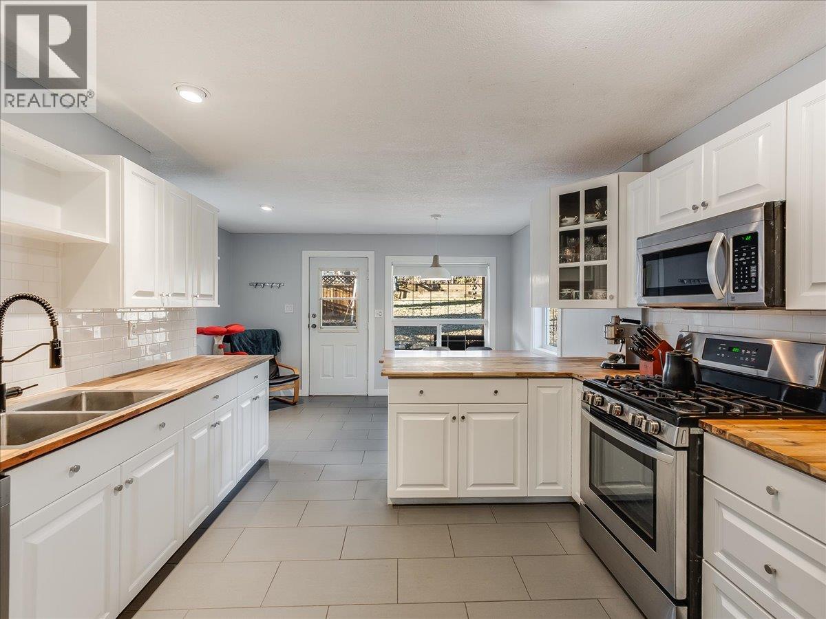 657 Shakespere Street, Warfield, British Columbia  V1R 2B1 - Photo 9 - 10373807