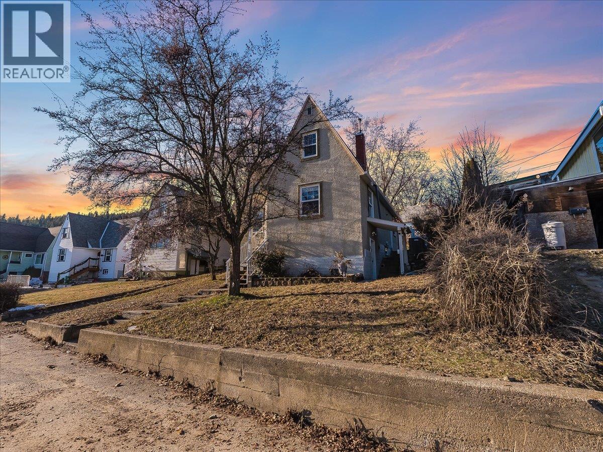 657 Shakespere Street, Warfield, British Columbia