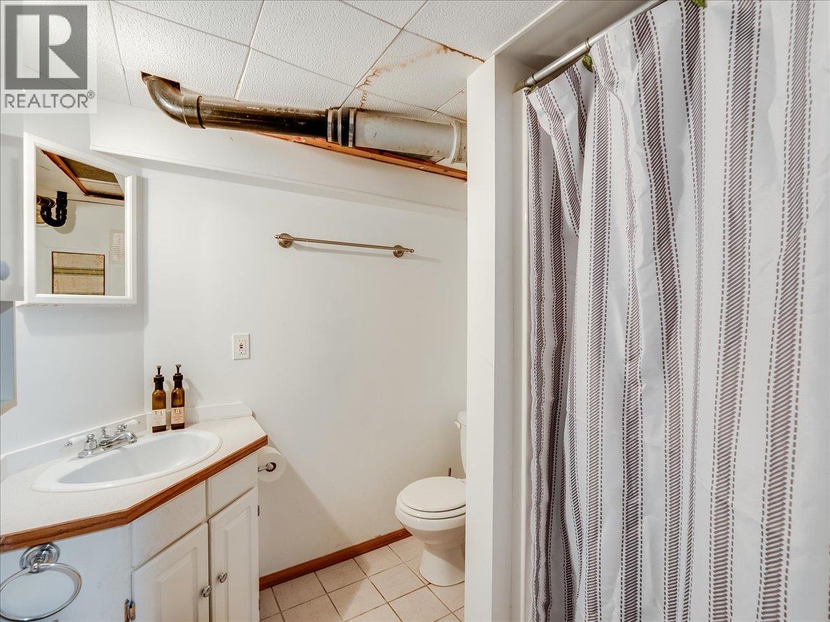 657 Shakespere Street, Warfield, British Columbia  V1R 2B1 - Photo 39 - 10373807