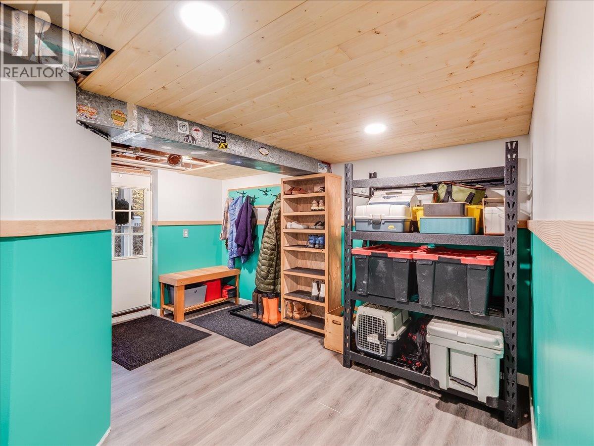 657 Shakespere Street, Warfield, British Columbia  V1R 2B1 - Photo 34 - 10373807