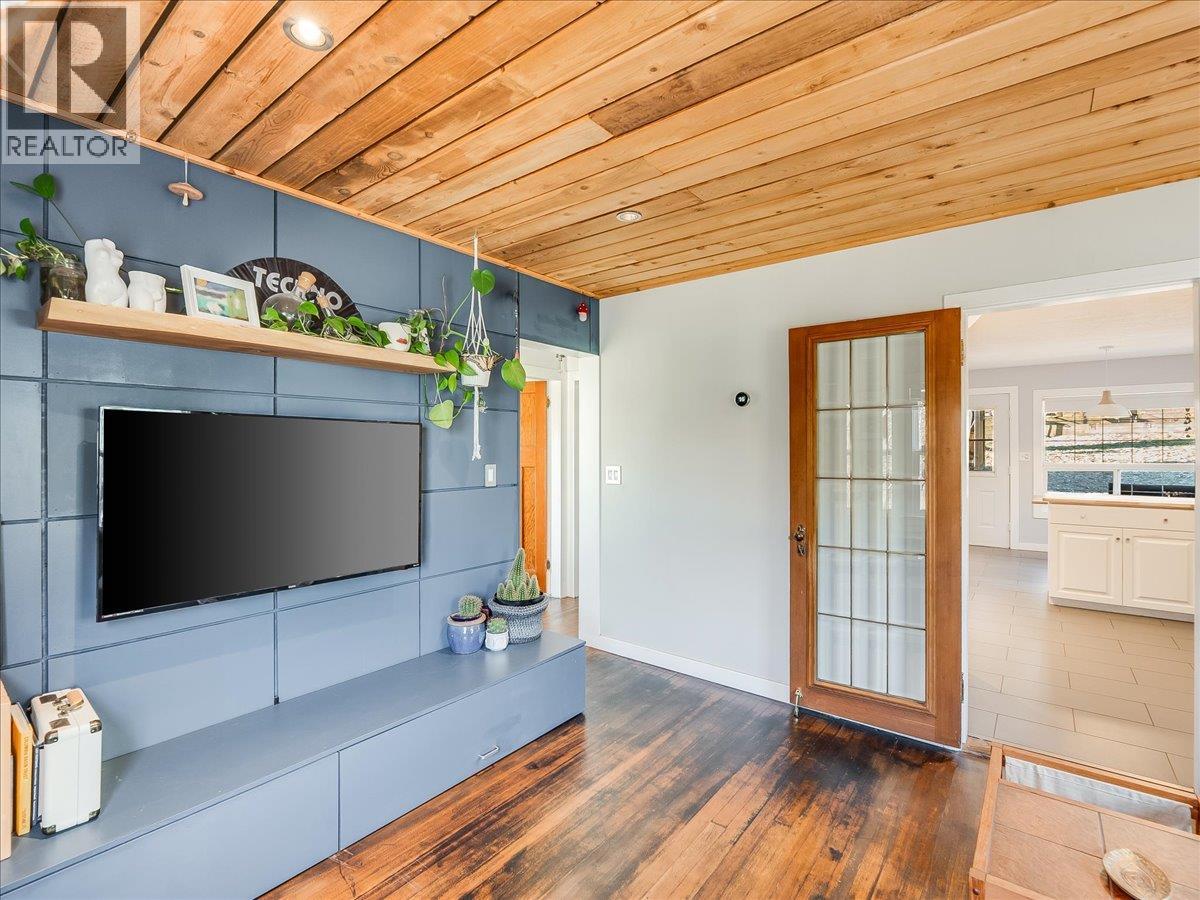 657 Shakespere Street, Warfield, British Columbia  V1R 2B1 - Photo 17 - 10373807