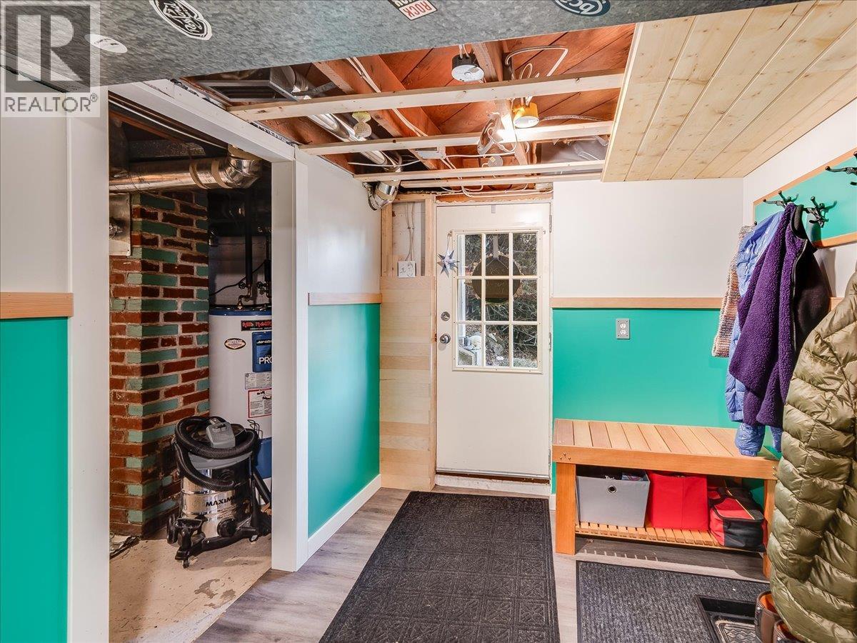 657 Shakespere Street, Warfield, British Columbia  V1R 2B1 - Photo 30 - 10373807