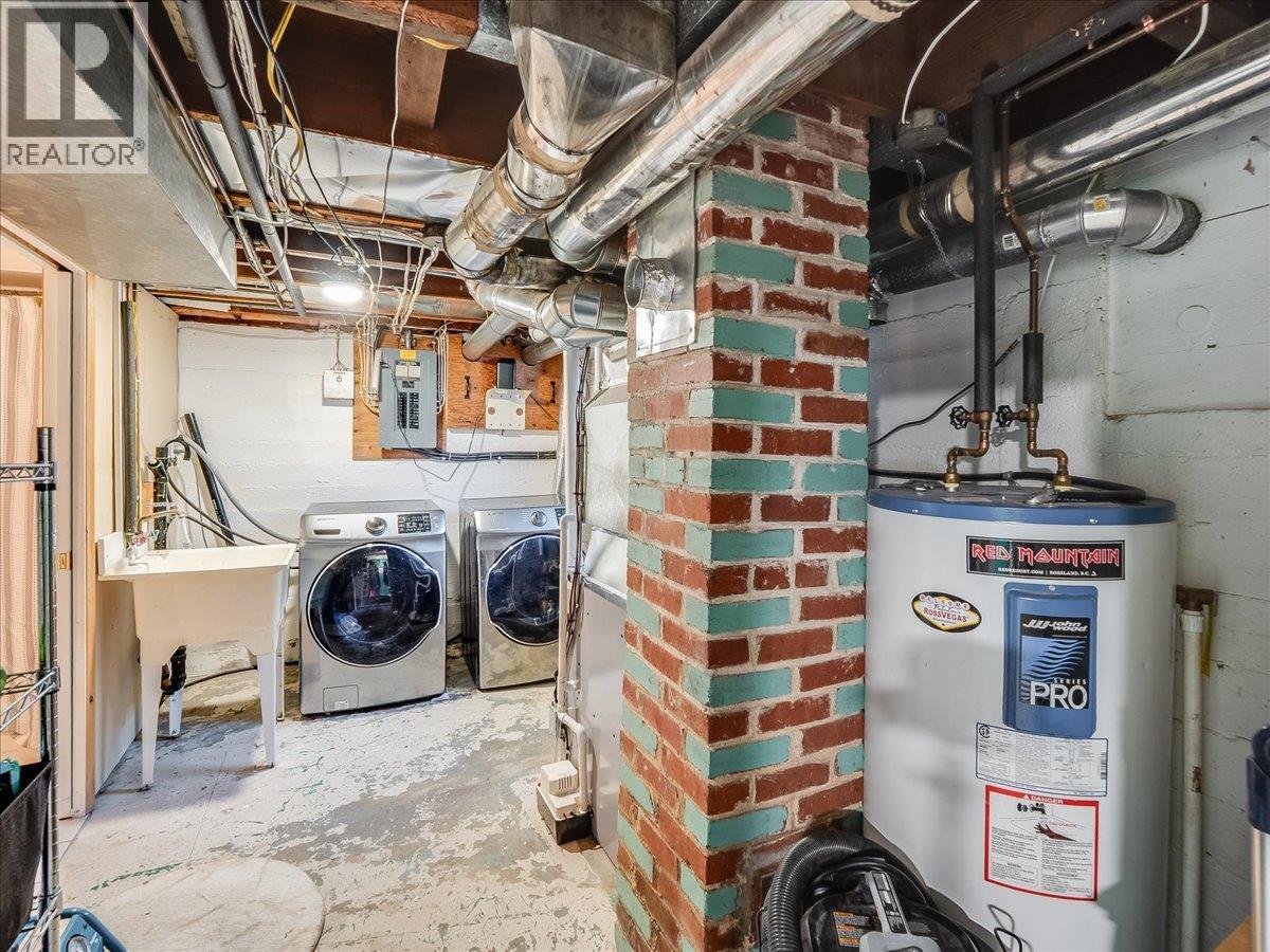 657 Shakespere Street, Warfield, British Columbia  V1R 2B1 - Photo 36 - 10373807