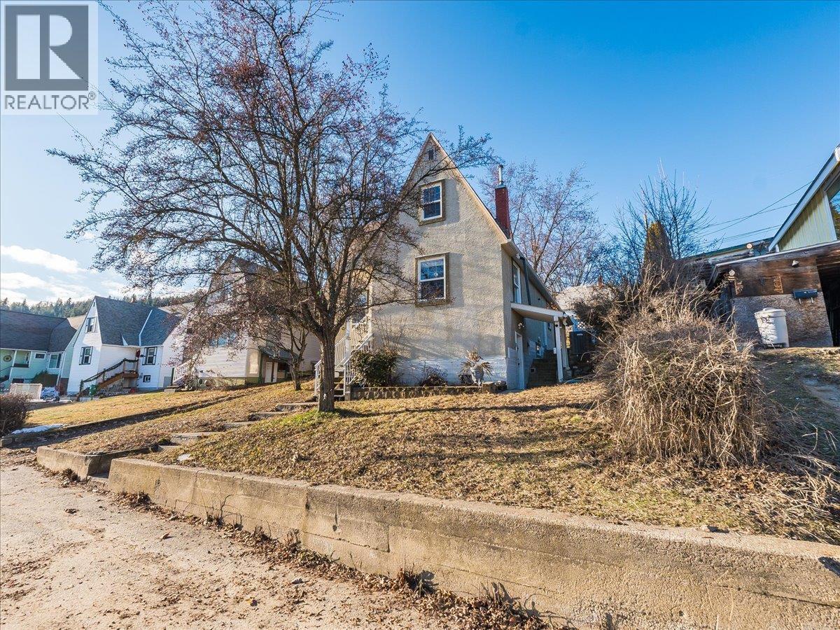 657 Shakespere Street, Warfield, British Columbia  V1R 2B1 - Photo 41 - 10373807