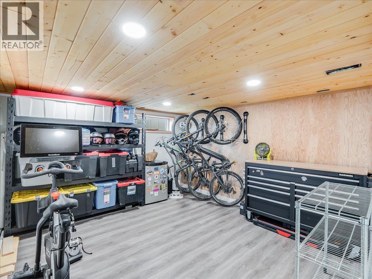 657 Shakespere Street, Warfield, British Columbia  V1R 2B1 - Photo 32 - 10373807