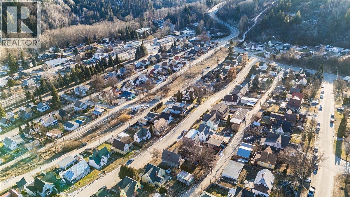 657 Shakespere Street, Warfield, British Columbia  V1R 2B1 - Photo 59 - 10373807