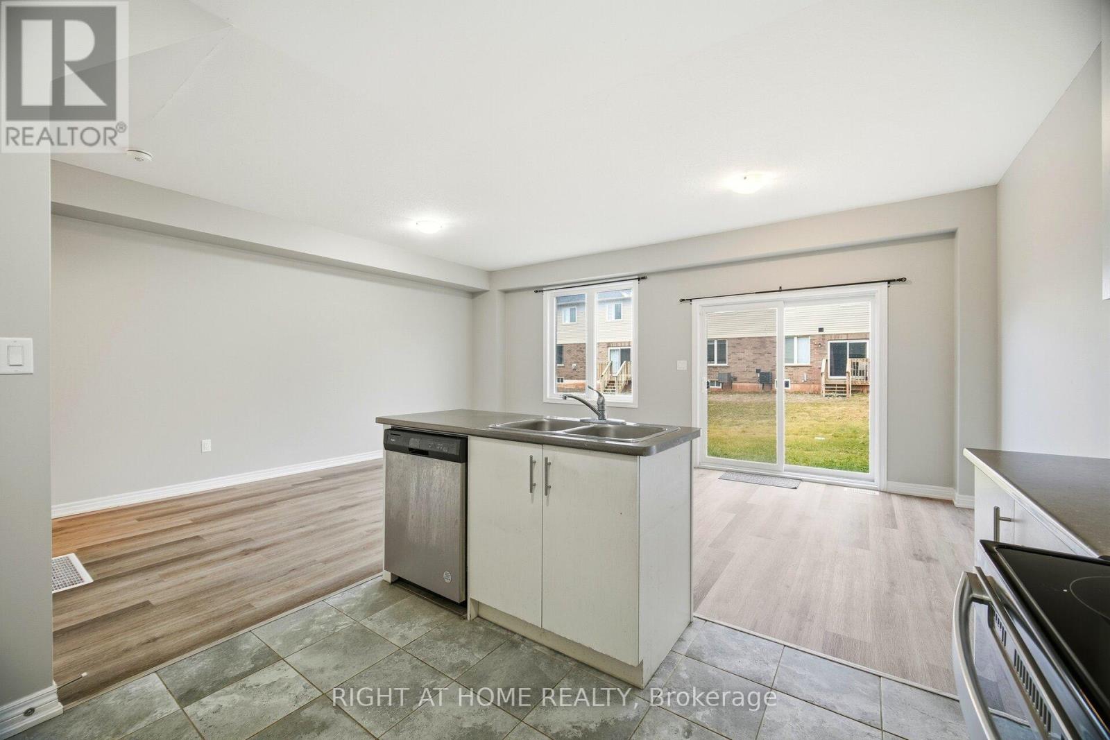 145 Sonoma Lane, Hamilton, Ontario  L8E 0J9 - Photo 6 - X12728216