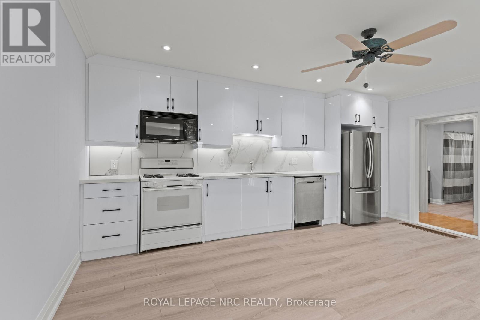 Rear - 360 Cherryhill Boulevard S, Fort Erie, Ontario  L0S 1B0 - Photo 11 - X12728244