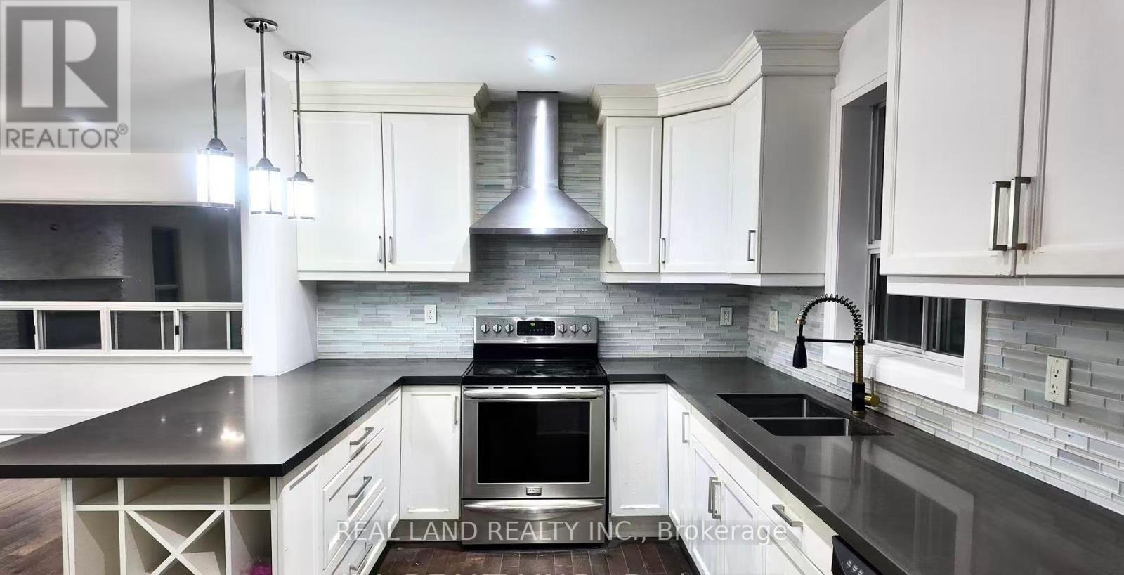 132 Edgecroft Road, Toronto, Ontario  M8Z 2C3 - Photo 6 - W12728240