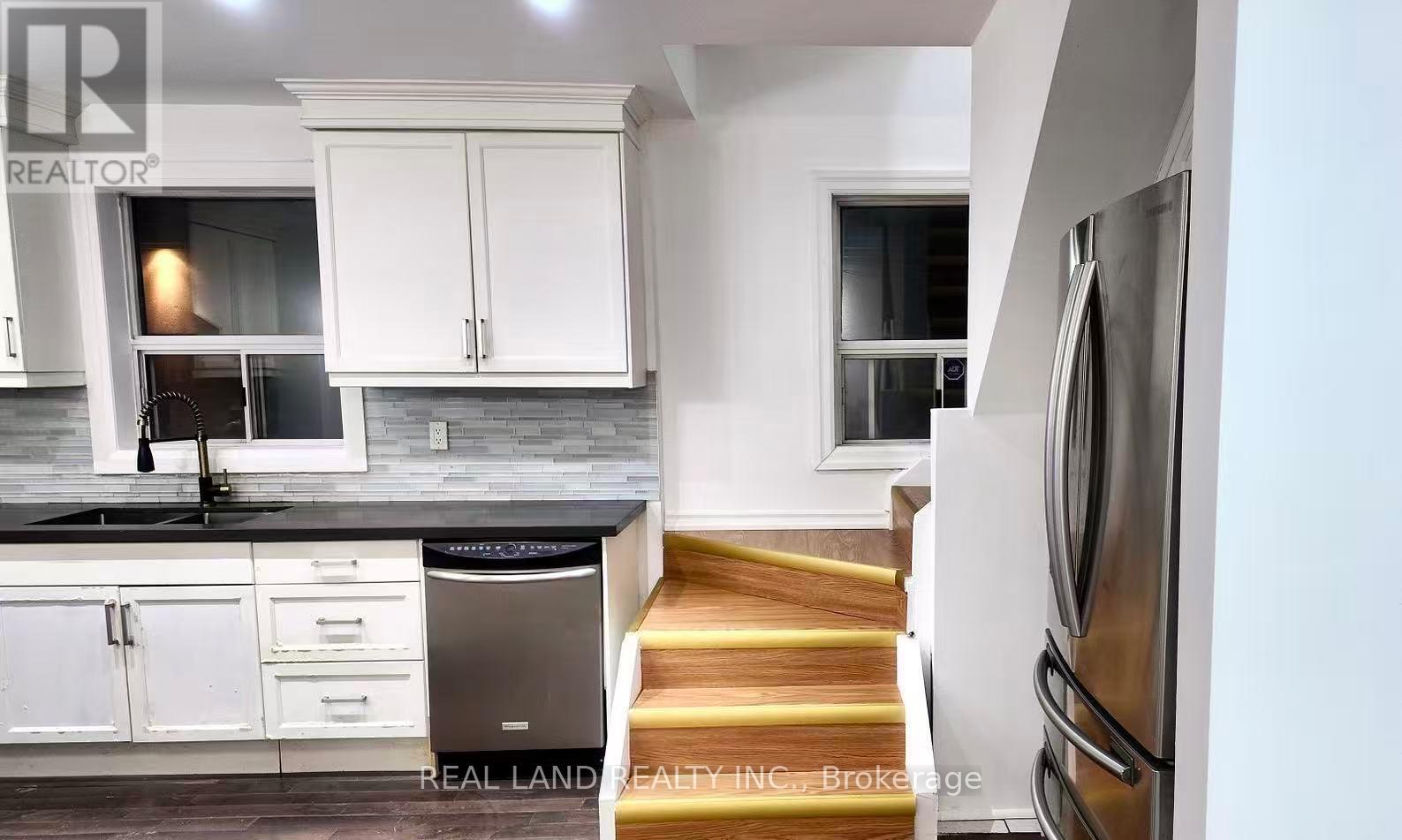 132 Edgecroft Road, Toronto, Ontario  M8Z 2C3 - Photo 8 - W12728240