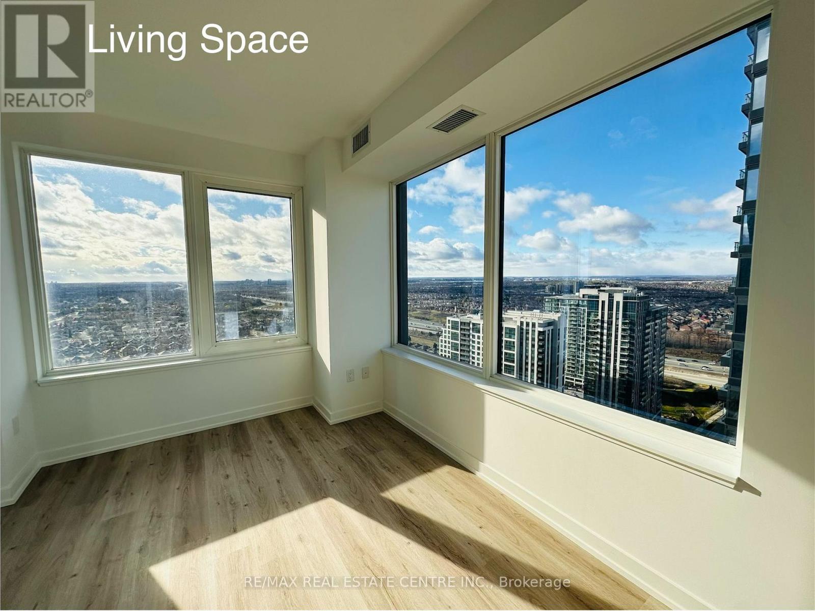 2710 - 395 Square One Drive, Mississauga, Ontario  L5B 0P6 - Photo 2 - W12651286