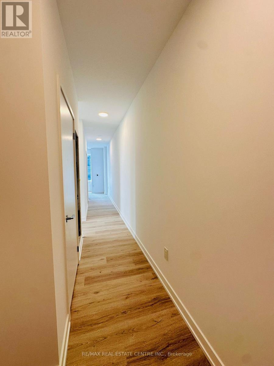 2710 - 395 Square One Drive, Mississauga, Ontario  L5B 0P6 - Photo 16 - W12651286