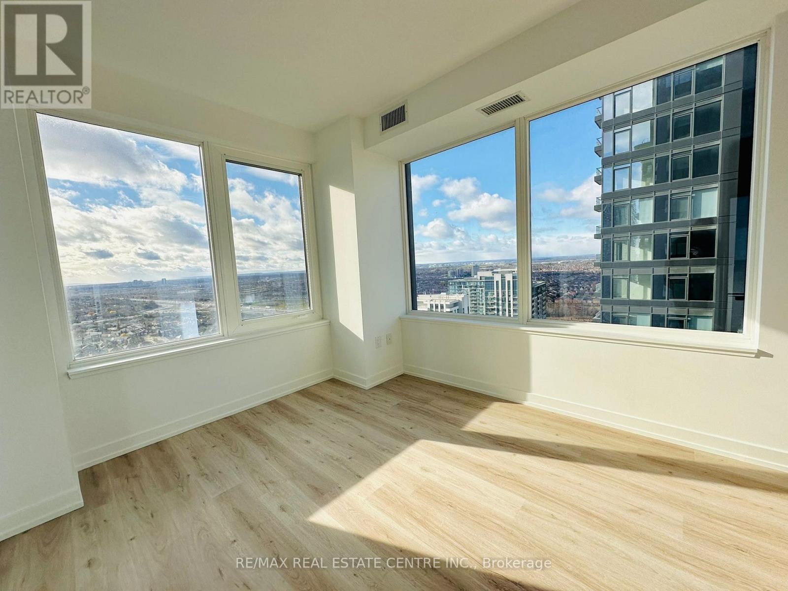 2710 - 395 Square One Drive, Mississauga, Ontario  L5B 0P6 - Photo 3 - W12651286