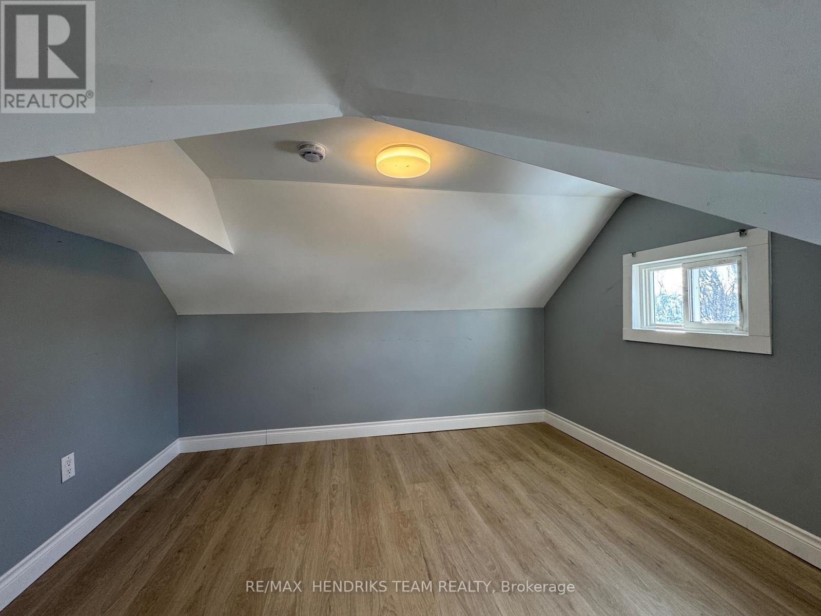 2 (Upper) - 130 York Street, St. Catharines, Ontario  L2R 6E4 - Photo 3 - X12728260