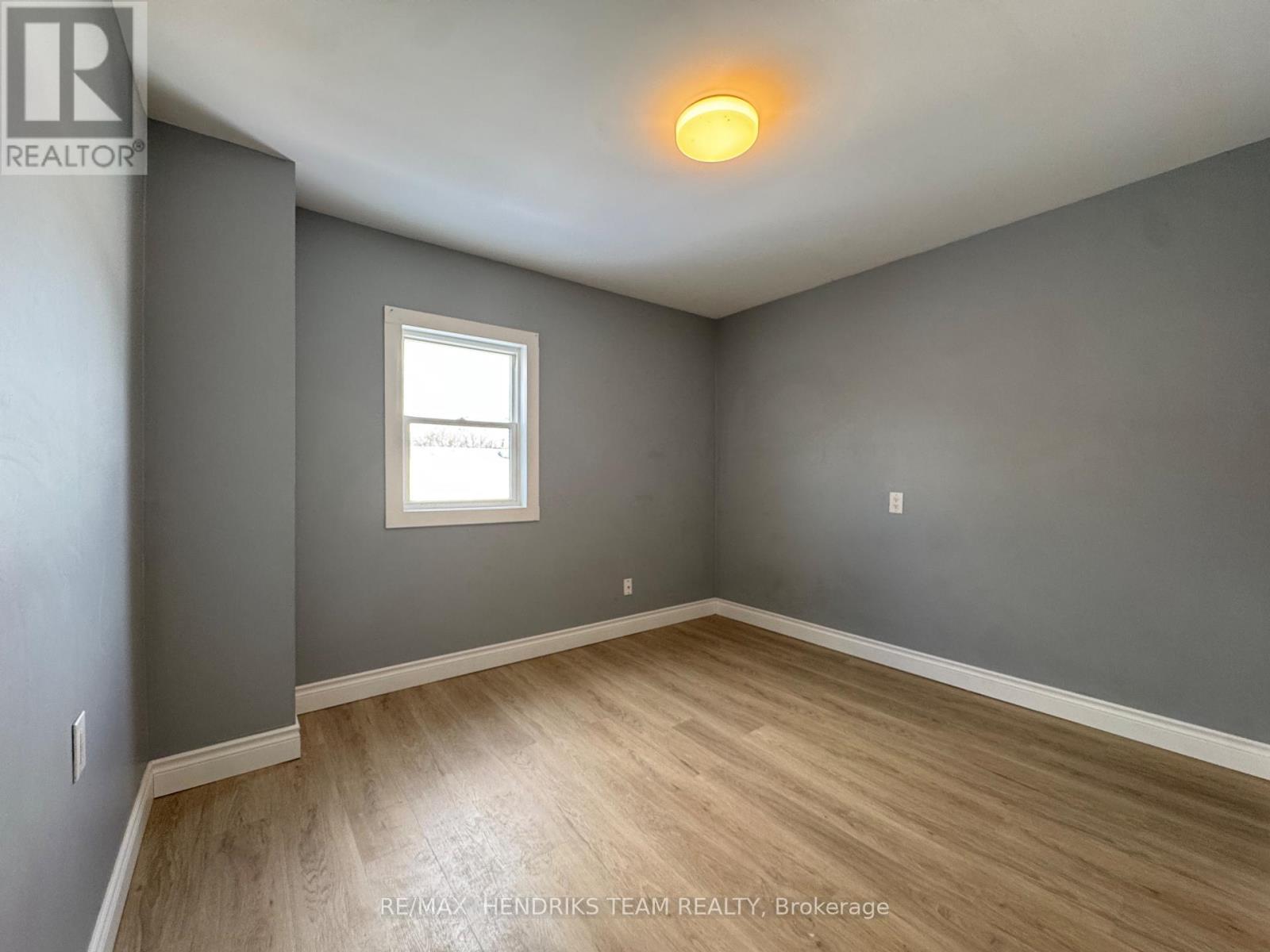 2 (Upper) - 130 York Street, St. Catharines, Ontario  L2R 6E4 - Photo 4 - X12728260