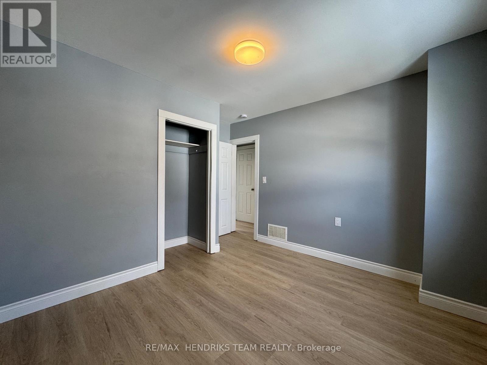 2 (Upper) - 130 York Street, St. Catharines, Ontario  L2R 6E4 - Photo 5 - X12728260