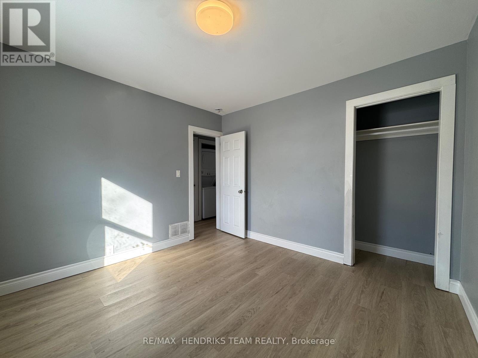 2 (Upper) - 130 York Street, St. Catharines, Ontario  L2R 6E4 - Photo 6 - X12728260