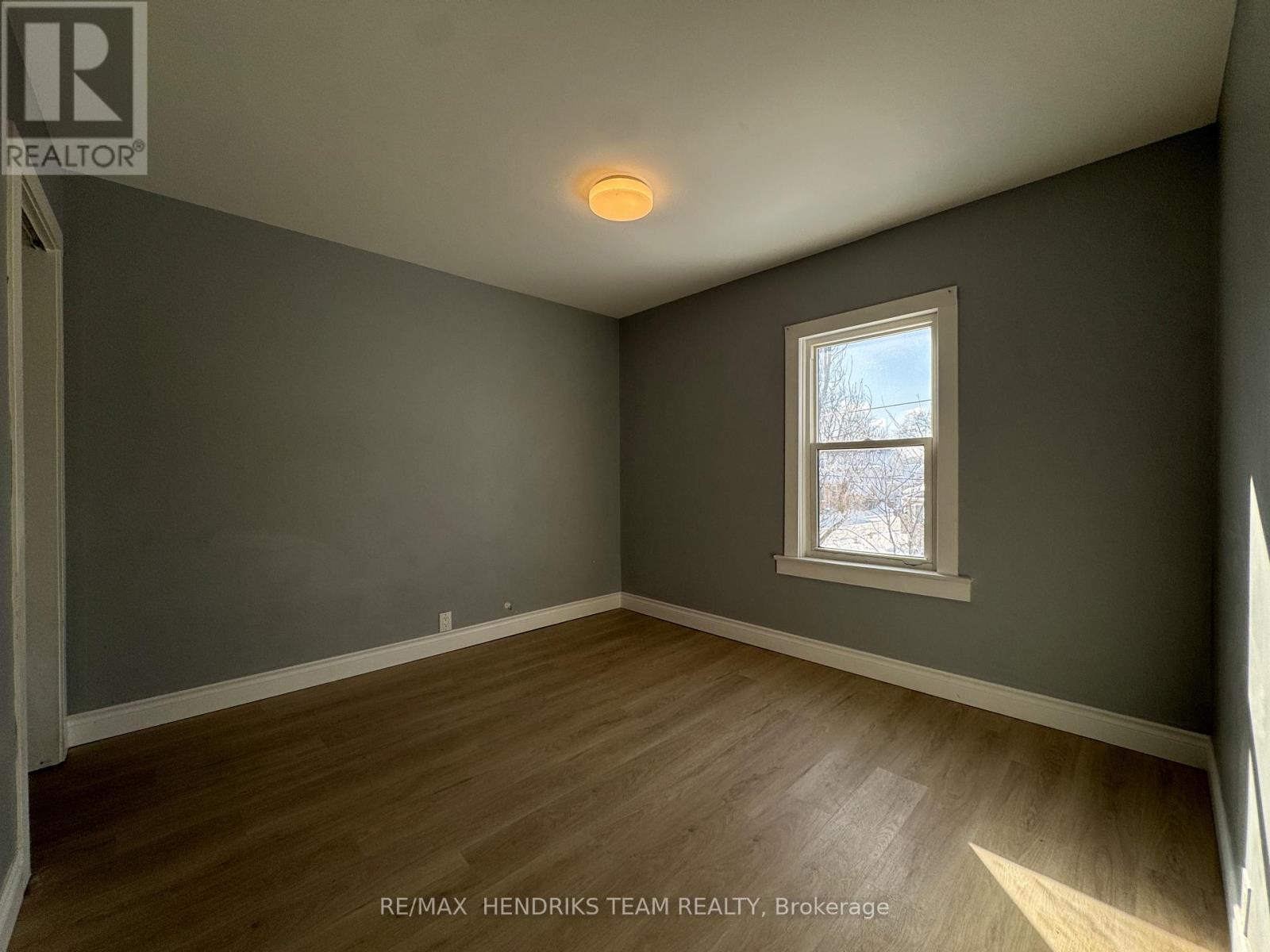 2 (Upper) - 130 York Street, St. Catharines, Ontario  L2R 6E4 - Photo 7 - X12728260