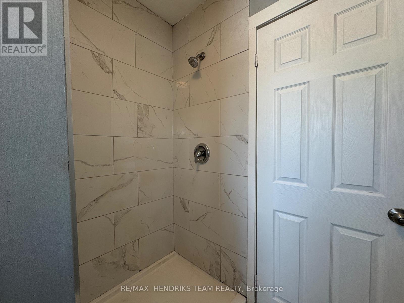 2 (Upper) - 130 York Street, St. Catharines, Ontario  L2R 6E4 - Photo 9 - X12728260