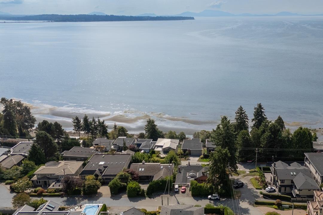 14310 Sunset Drive, White Rock, British Columbia V4B 2V5 - Photo 3 - R3043076