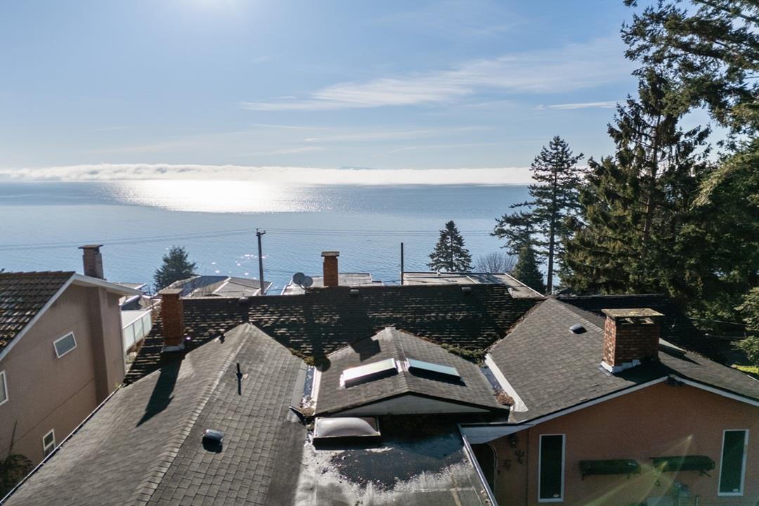 14310 Sunset Drive, White Rock, British Columbia V4B 2V5 - Photo 1 - R3043076