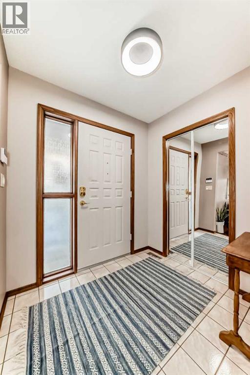 128 Dickenson Crescent, Red Deer, Alberta T4R 1Y5 - Photo 2 - A2280791