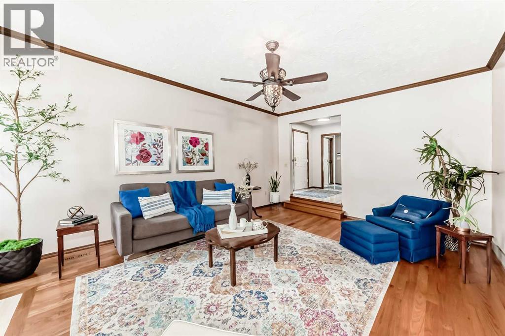 128 Dickenson Crescent, Red Deer, Alberta T4R 1Y5 - Photo 4 - A2280791