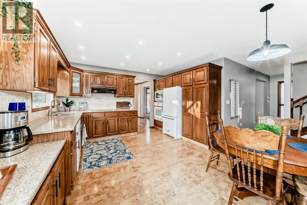 128 Dickenson Crescent, Red Deer, Alberta T4R 1Y5 - Photo 8 - A2280791