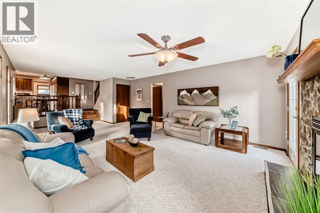 128 Dickenson Crescent, Red Deer, Alberta T4R 1Y5 - Photo 5 - A2280791