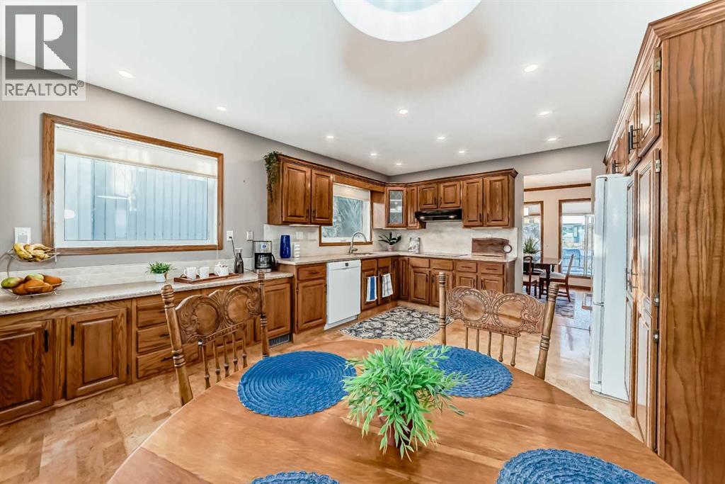 128 Dickenson Crescent, Red Deer, Alberta T4R 1Y5 - Photo 7 - A2280791