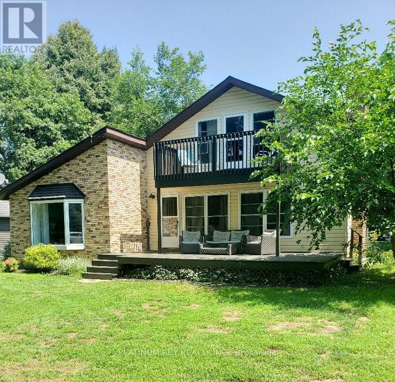 5409 Oak Avenue, Lambton Shores, Ontario  N0N 1J0 - Photo 1 - X12728266