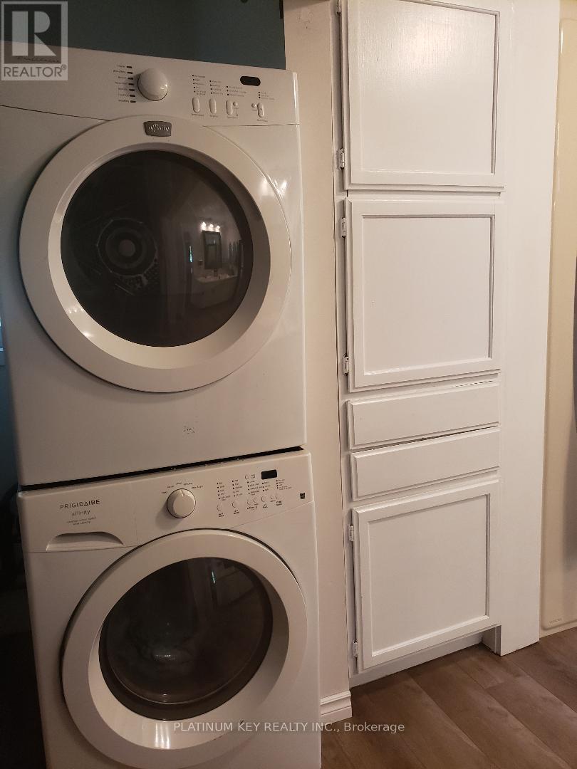 5409 Oak Avenue, Lambton Shores, Ontario  N0N 1J0 - Photo 11 - X12728266