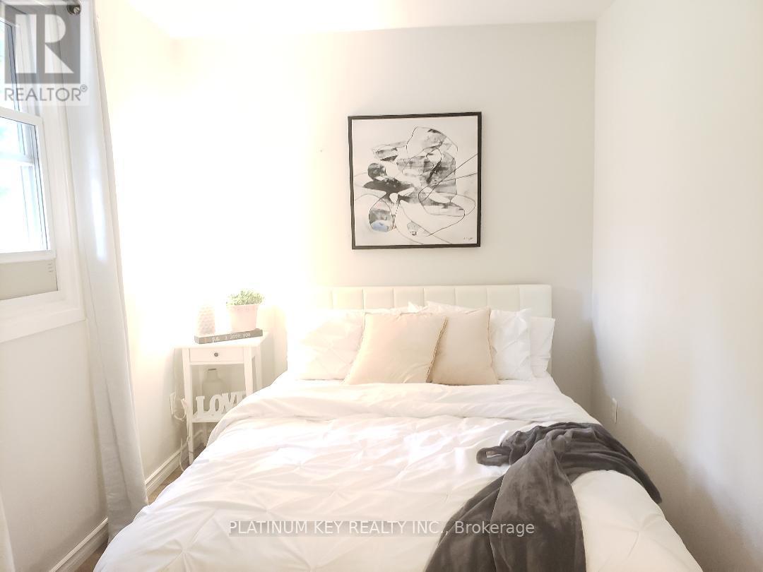 5409 Oak Avenue, Lambton Shores, Ontario  N0N 1J0 - Photo 12 - X12728266